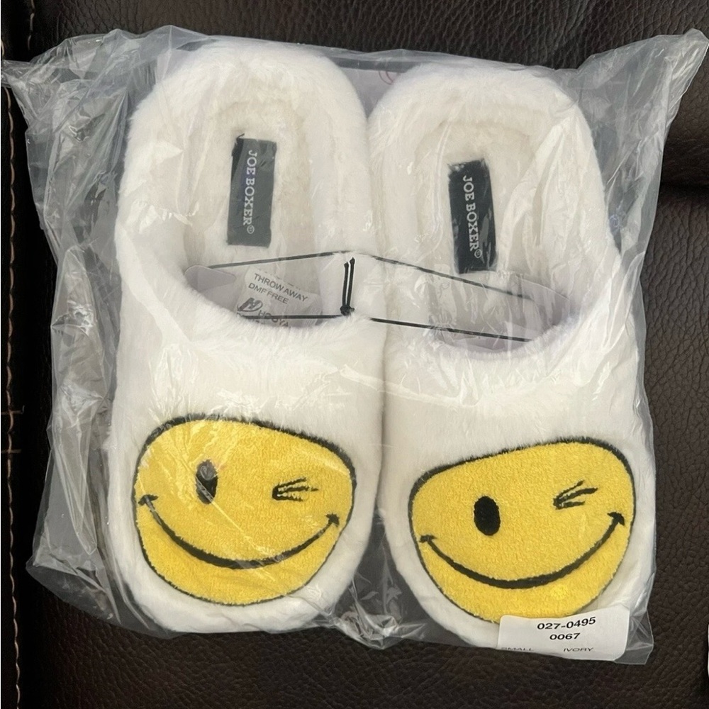 Joe Boxer White Slippers with Yellow Smiley - size S 5/6
